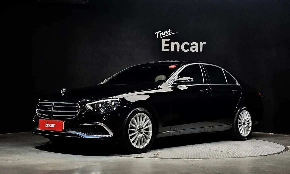 Mercedes-Benz E-Class — фото 1
