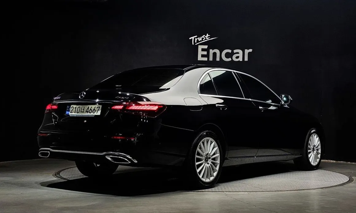 Mercedes-Benz E-Class — фото 2