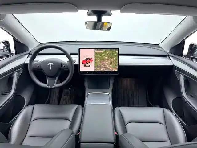 Tesla Model Y — фото 10