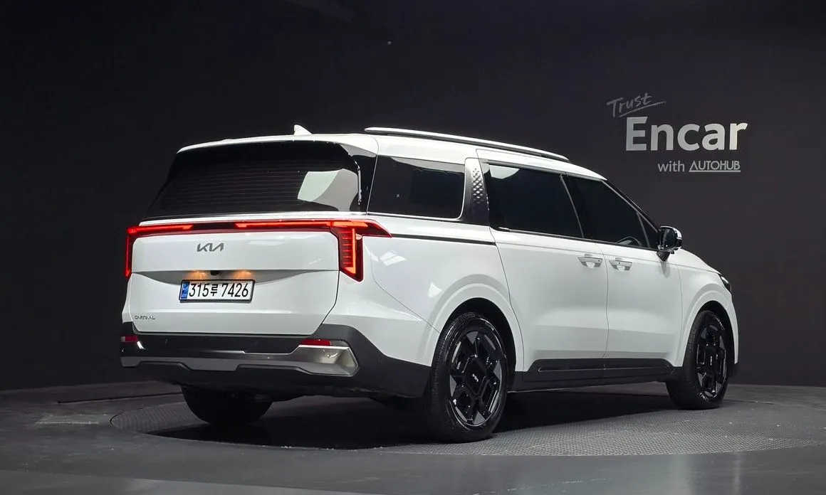 Kia Carnival — фото 10