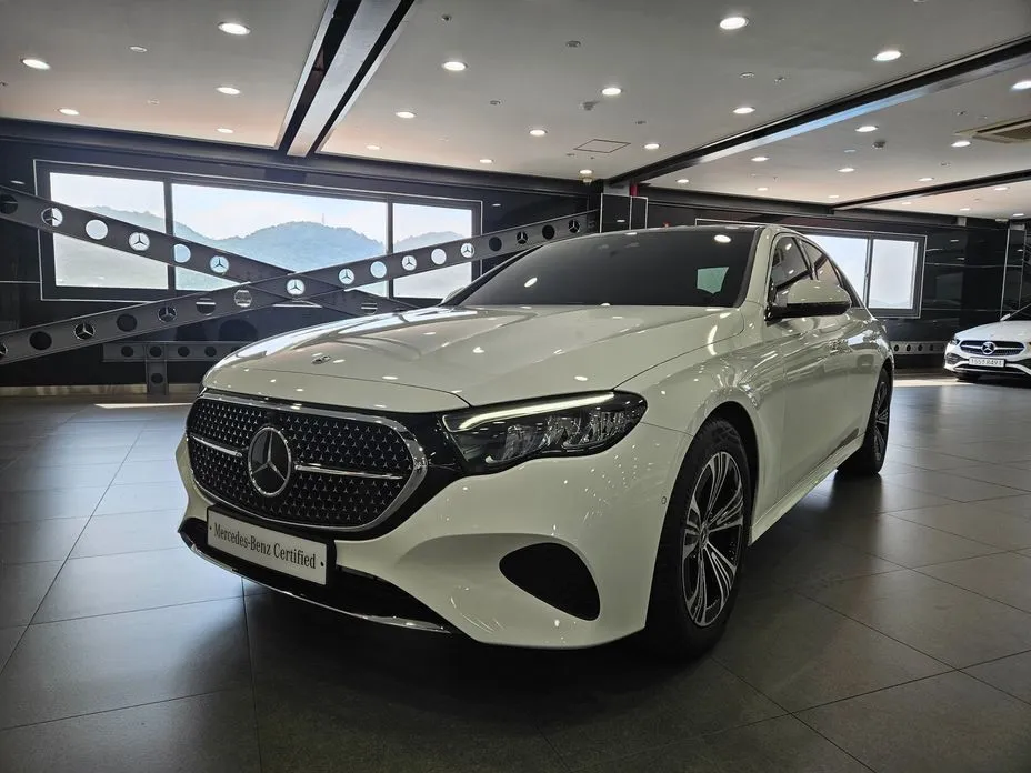 Mercedes-Benz E-Class — фото 1