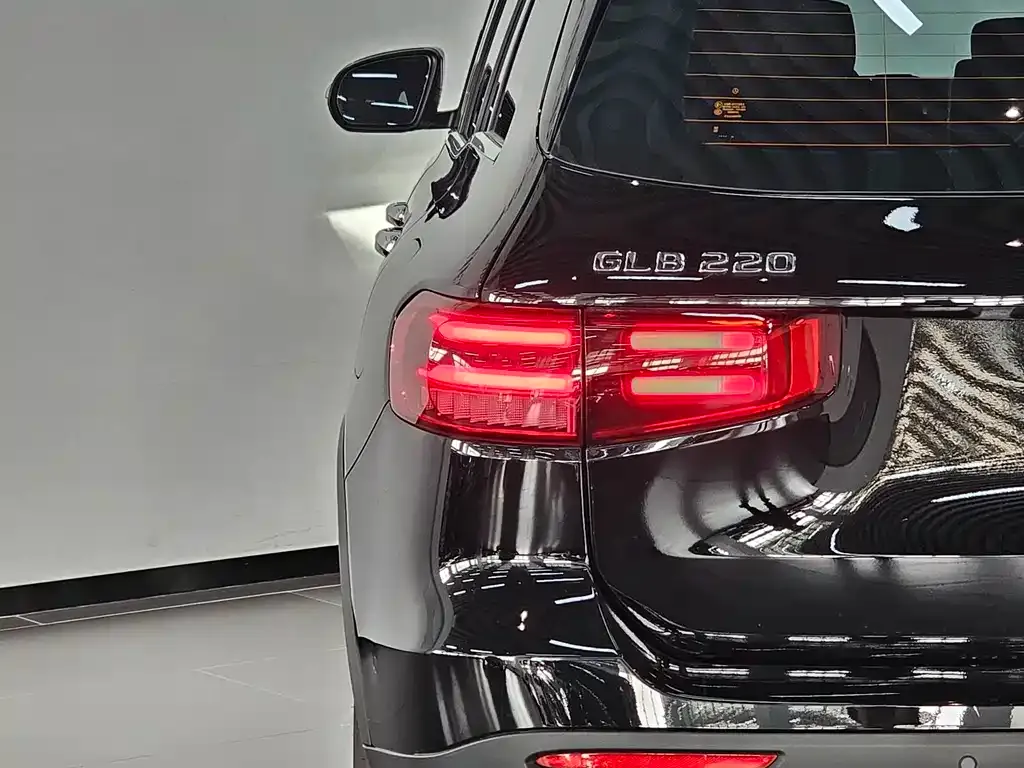 Mercedes-Benz GLB — фото 7