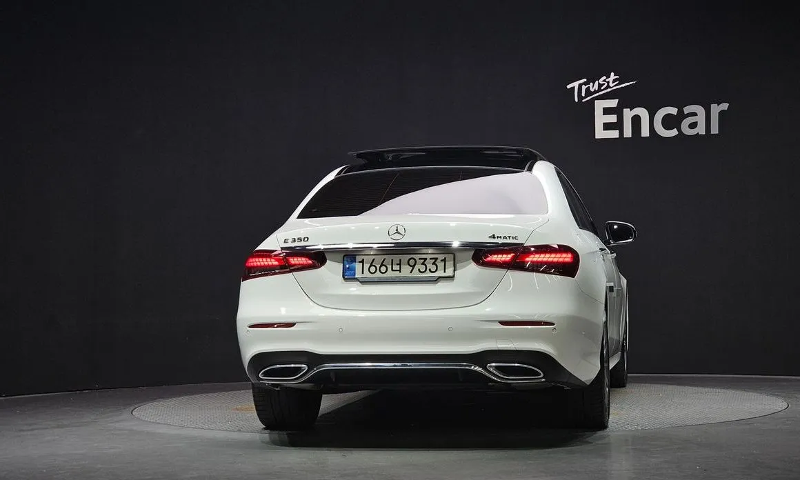 Mercedes-Benz E-Class — фото 10