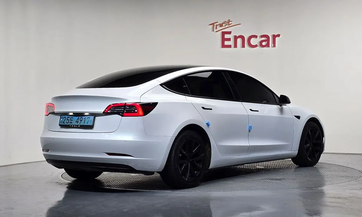 Tesla Model 3 — фото 4