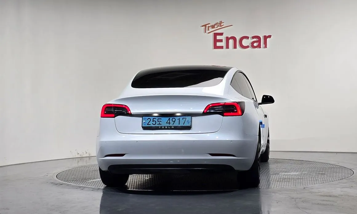 Tesla Model 3 — фото 6