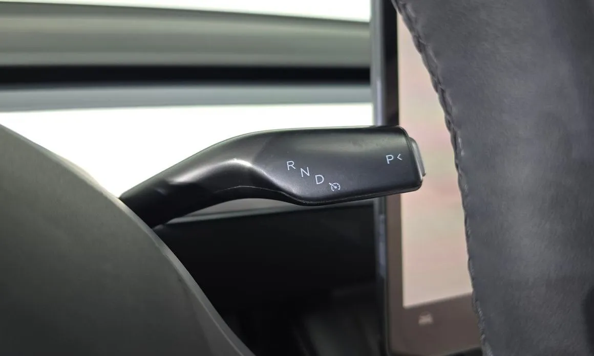 Tesla Model 3 — фото 2