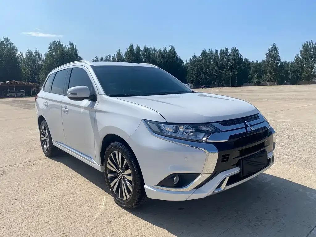 Mitsubishi Outlander — фото 6
