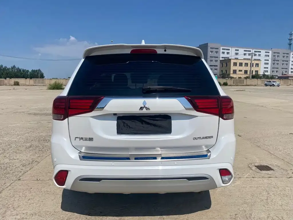 Mitsubishi Outlander — фото 3