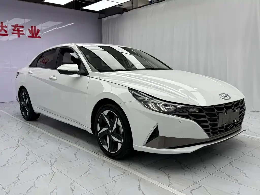 Hyundai Elantra — фото 2