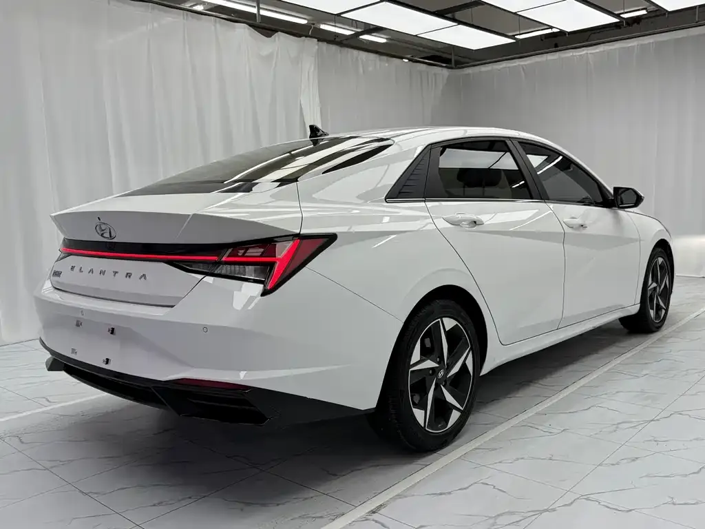 Hyundai Elantra — фото 9