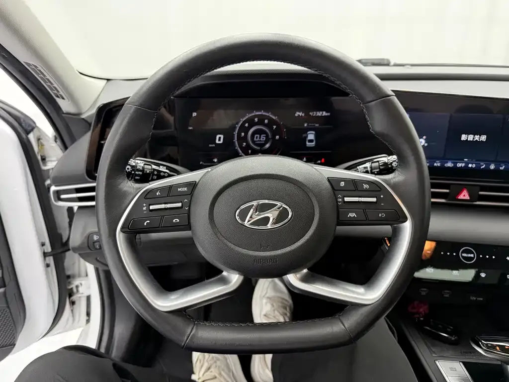 Hyundai Elantra — фото 8