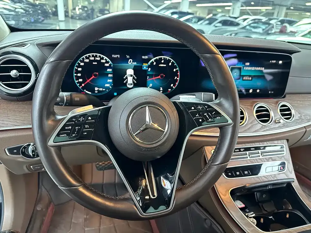 Mercedes-Benz E-Class — фото 5