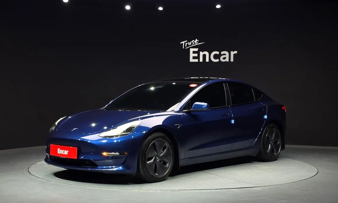 Tesla Model 3 — фото 1