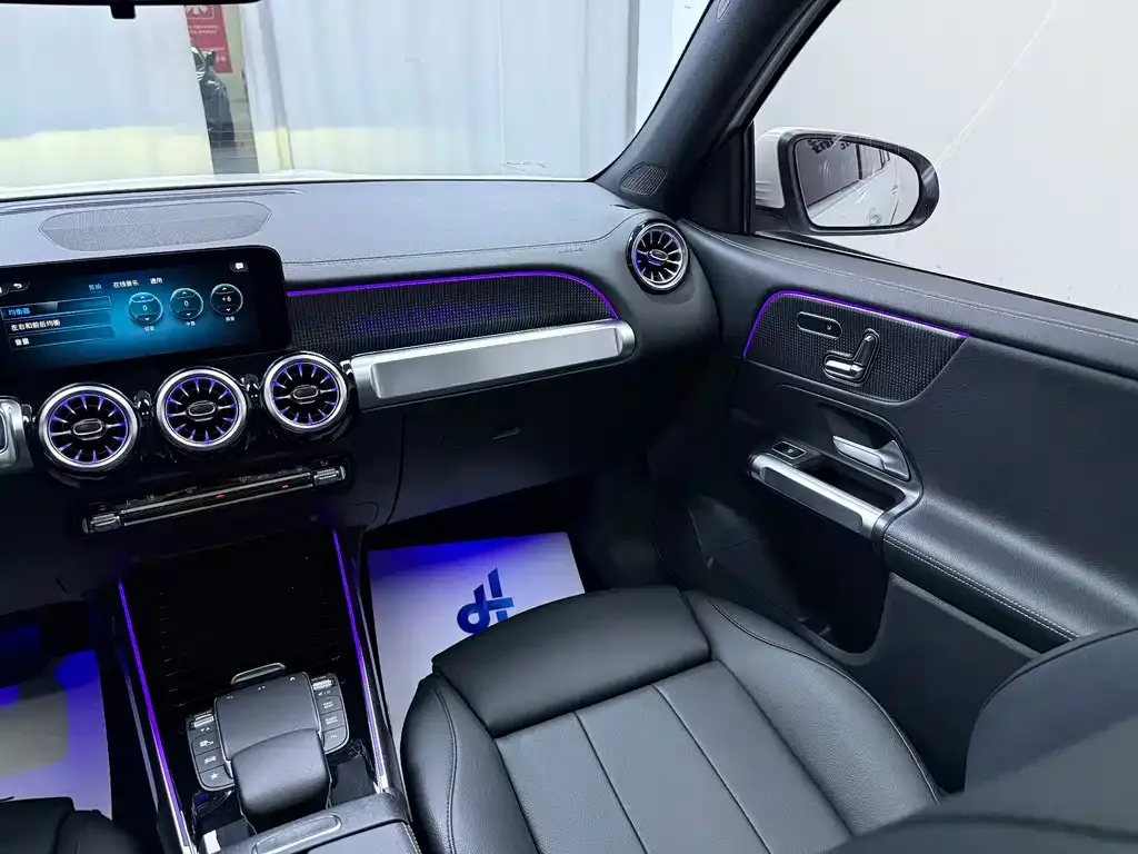 Mercedes-Benz EQB — фото 10