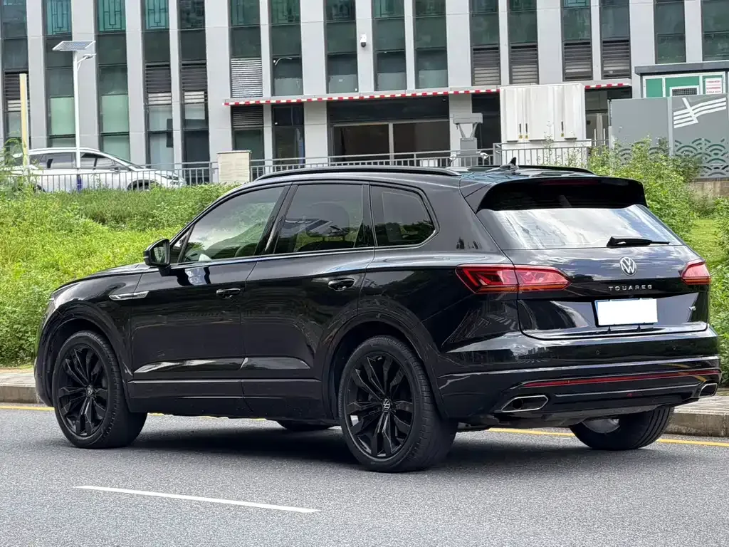 Volkswagen Touareg — фото 5
