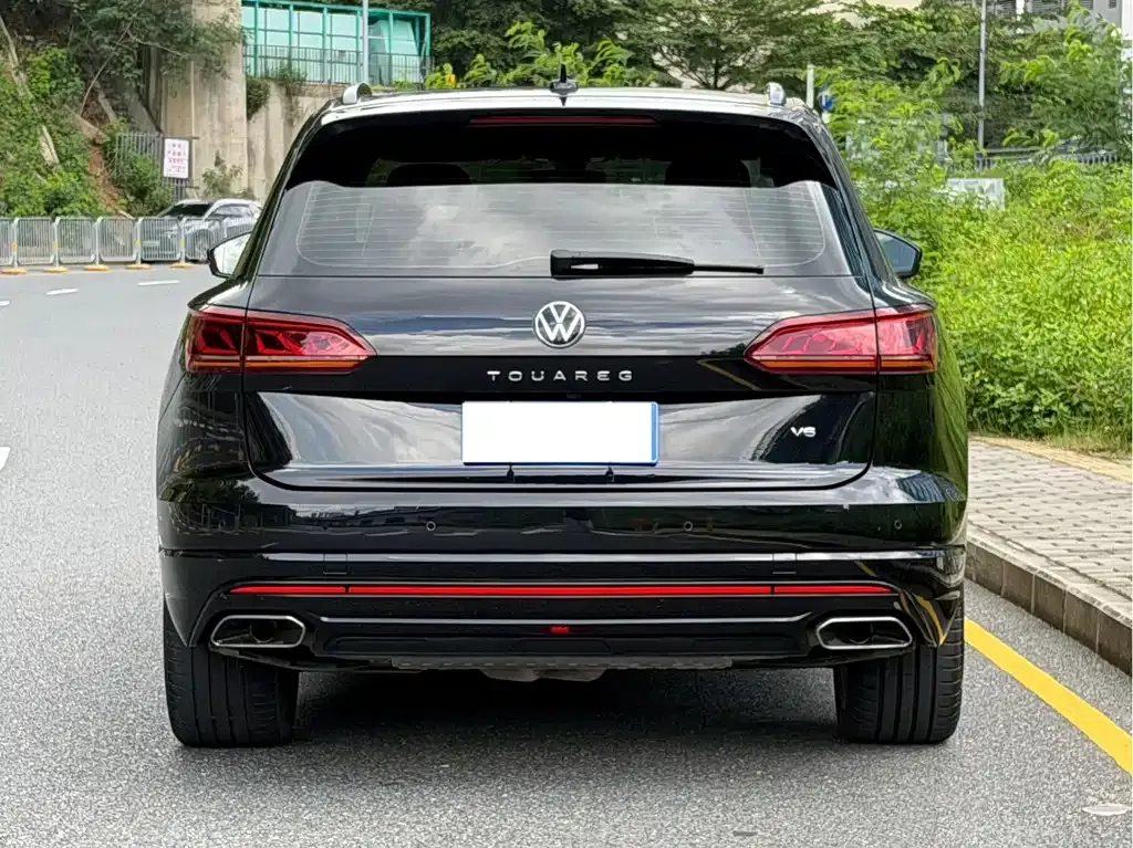 Volkswagen Touareg — фото 8