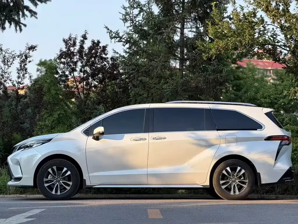 Toyota Granvia — фото 9