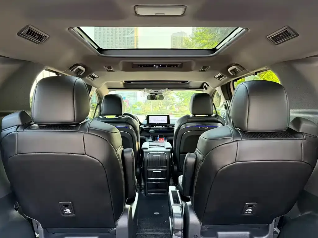Toyota Granvia — фото 3