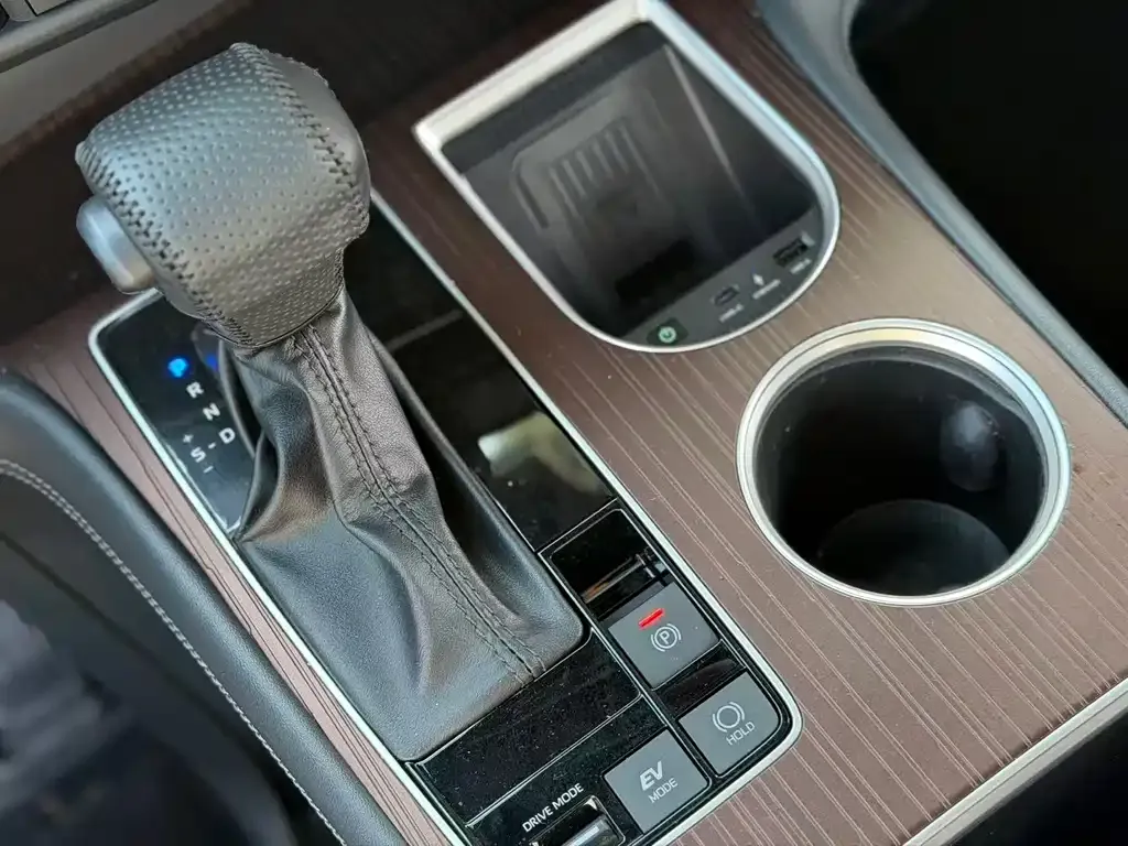 Toyota Granvia — фото 6