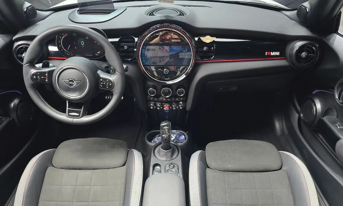 Mini Cooper Convertible 2024 из KR, фото 10