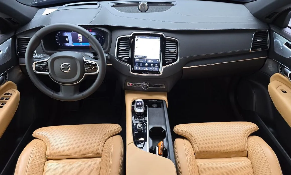 Volvo XC90 — фото 10