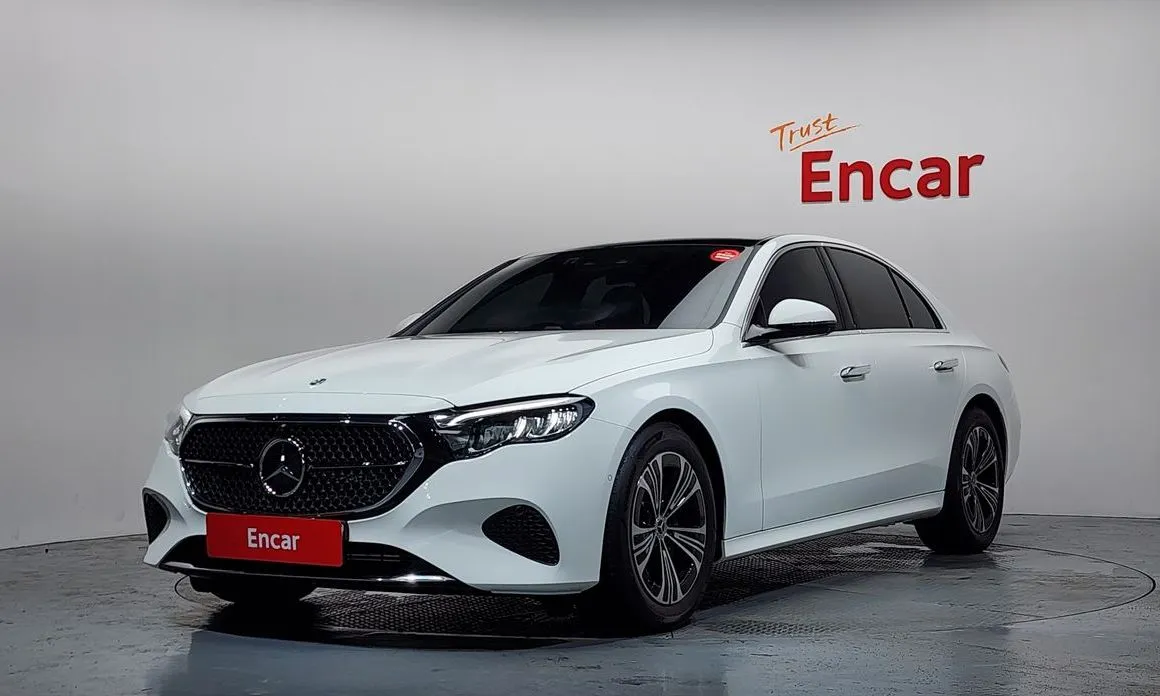 Mercedes-Benz E-Class — фото 1