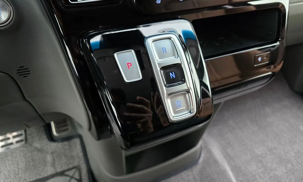 Hyundai Staria — фото 2