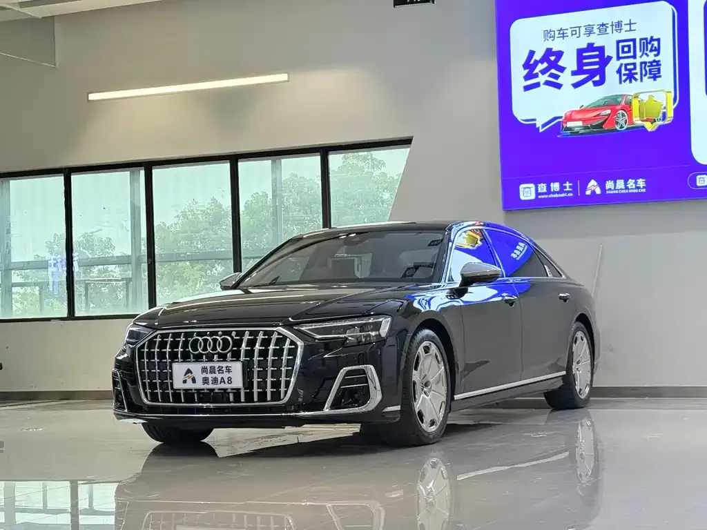 Audi A8 — фото 1