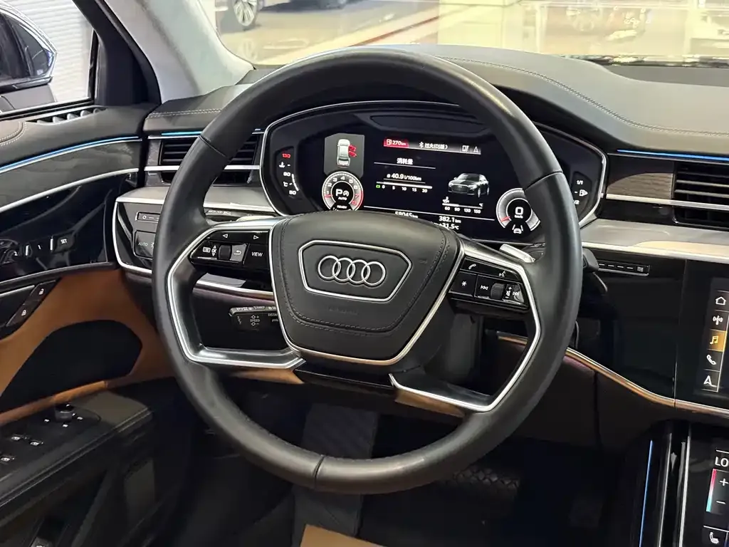 Audi A8 — фото 6
