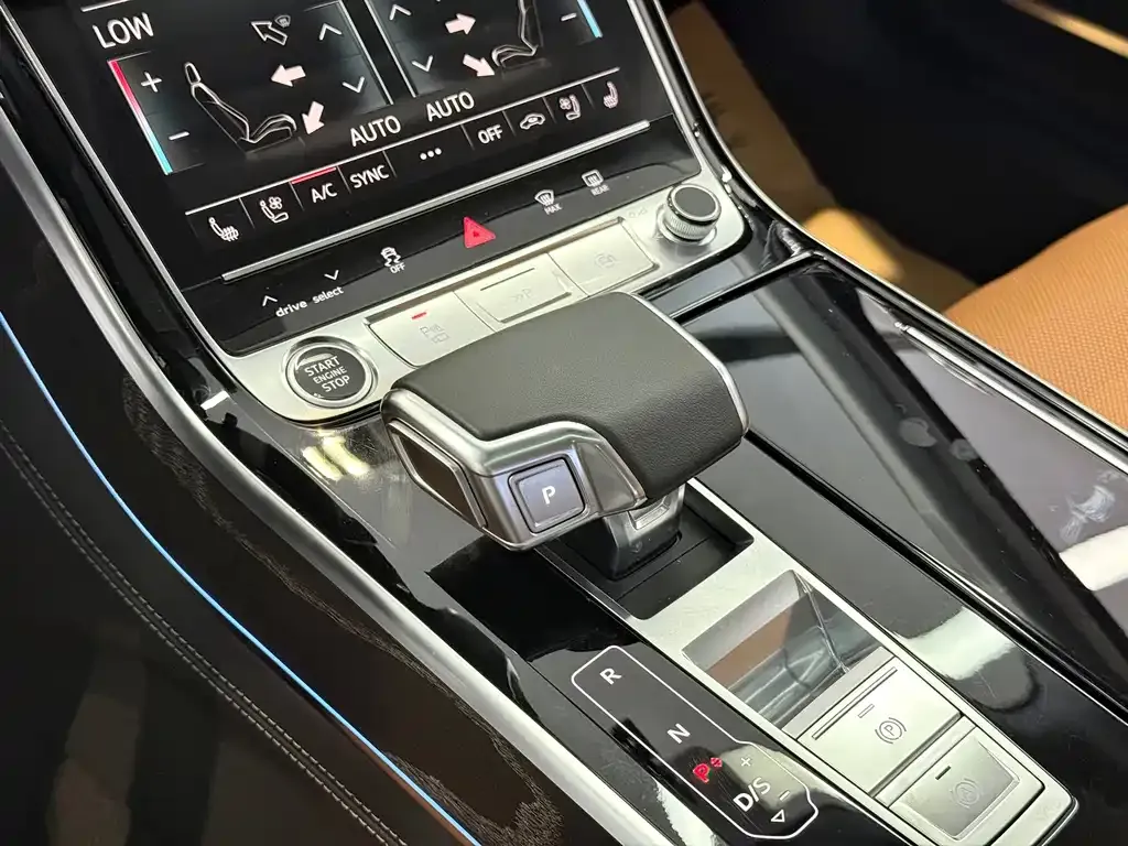 Audi A8 — фото 5