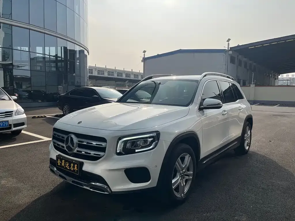 Mercedes-Benz GLB — фото 1