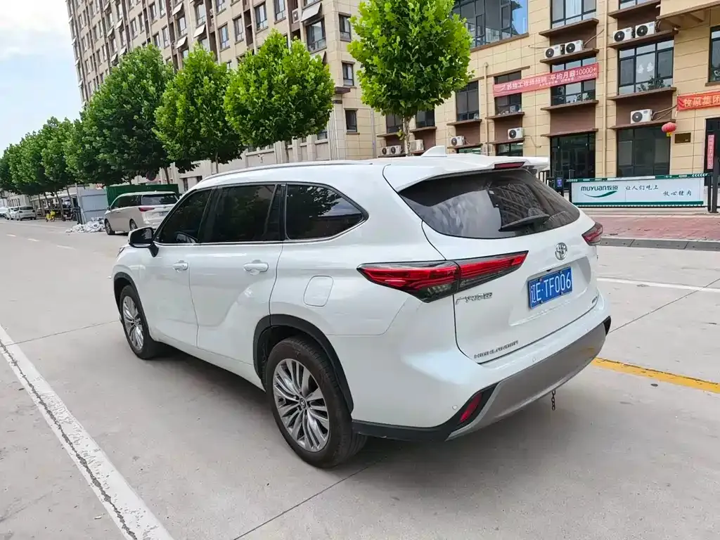 Toyota Highlander — фото 4