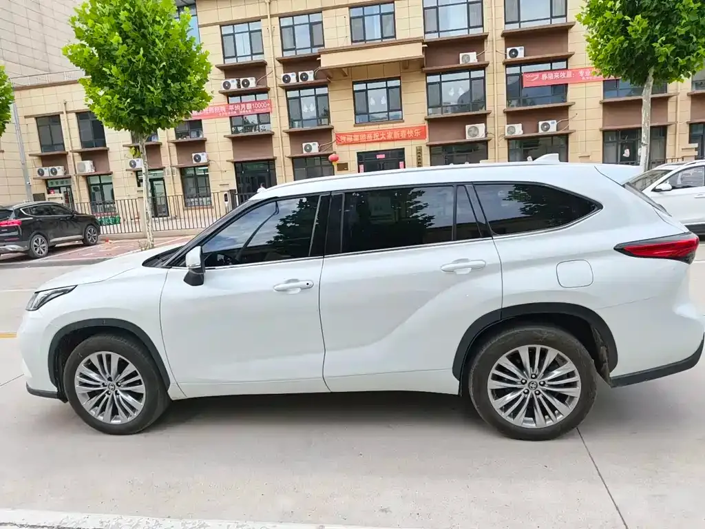 Toyota Highlander — фото 6
