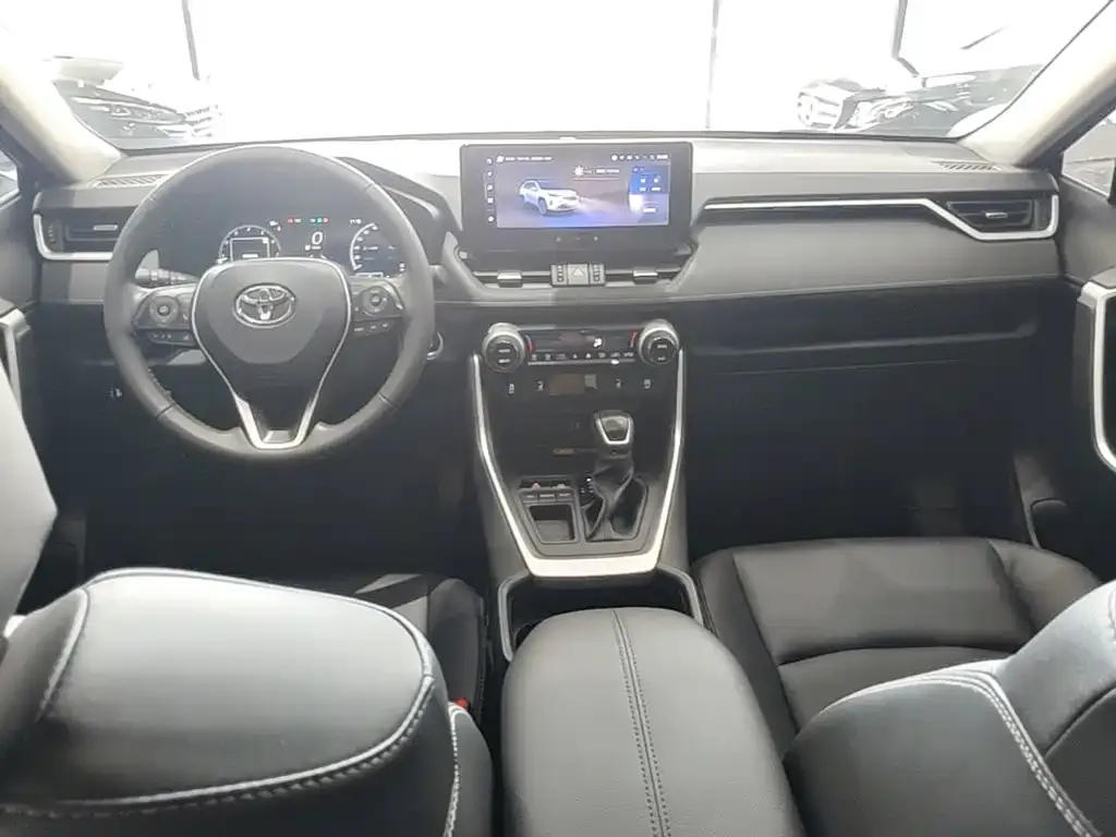 Toyota RAV4 — фото 2