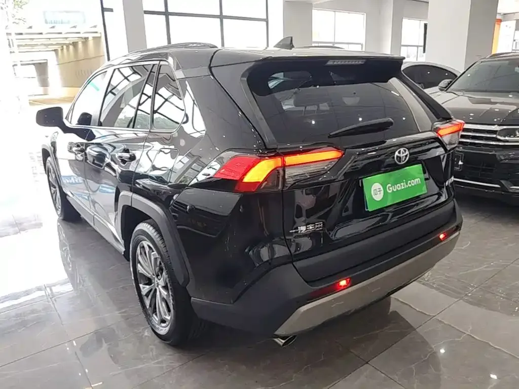 Toyota RAV4 — фото 5