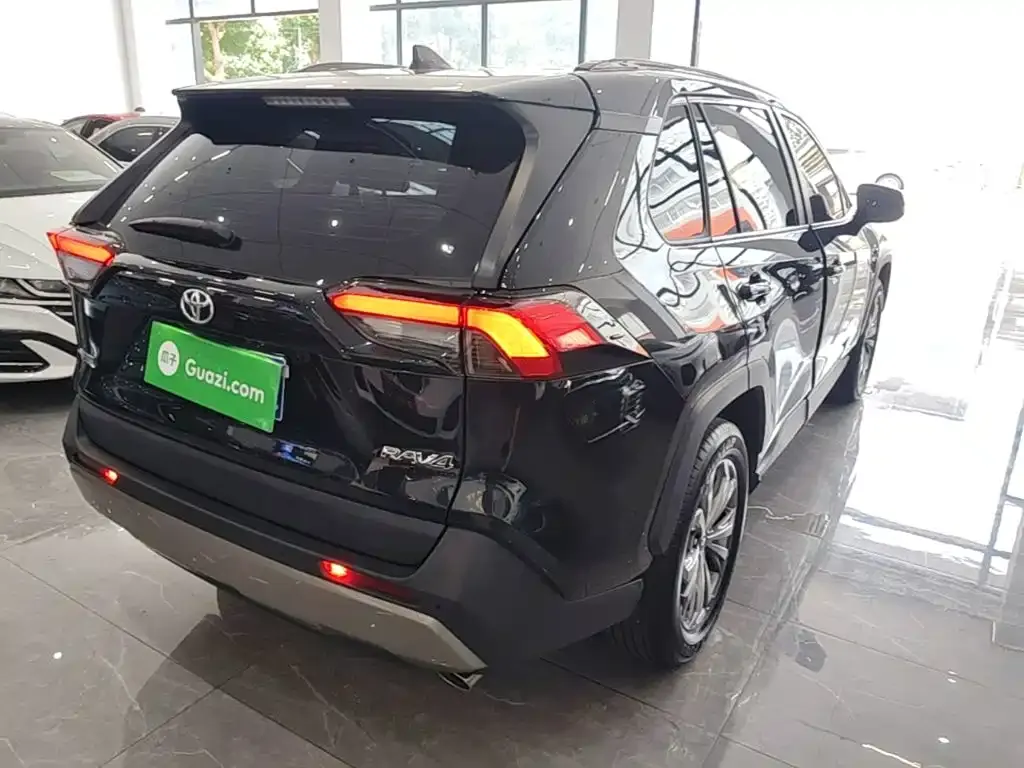 Toyota RAV4 — фото 10