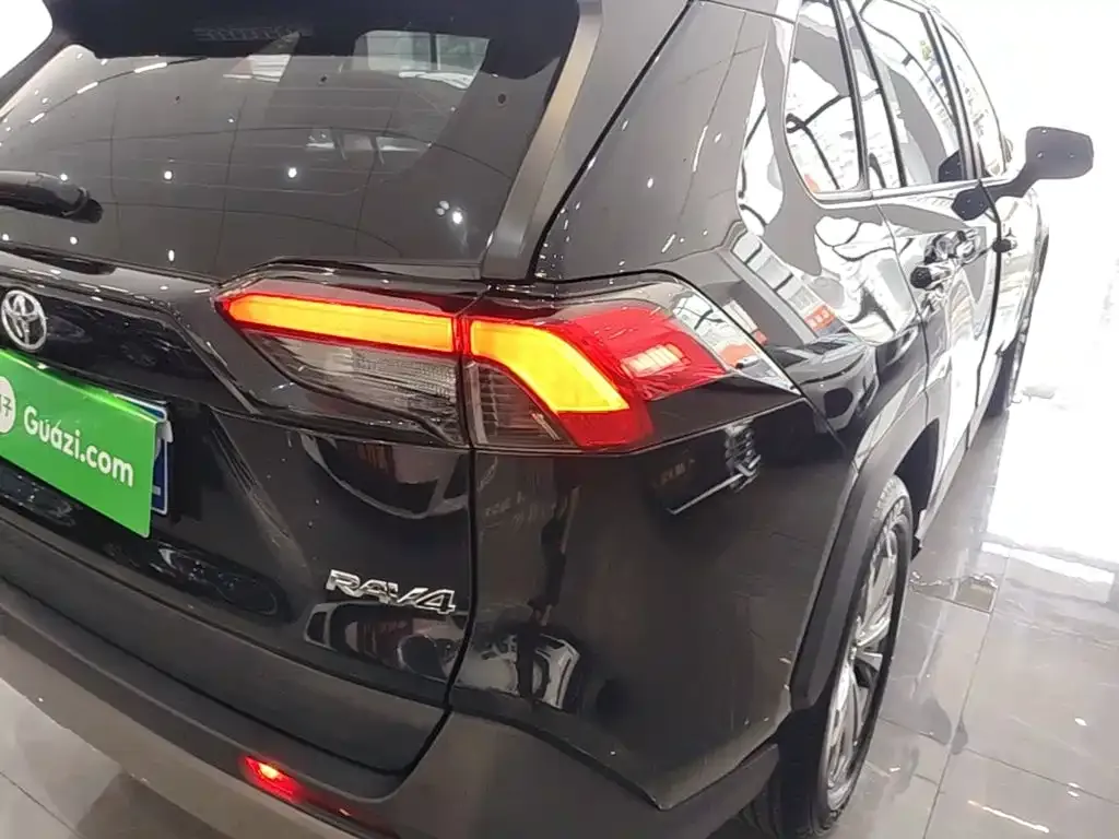 Toyota RAV4 — фото 3
