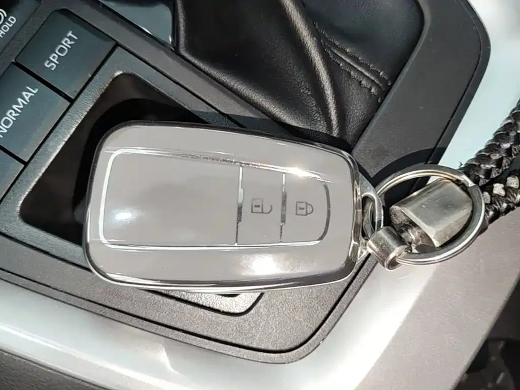 Toyota RAV4 — фото 9