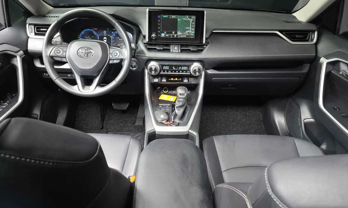 Toyota RAV4 — фото 4