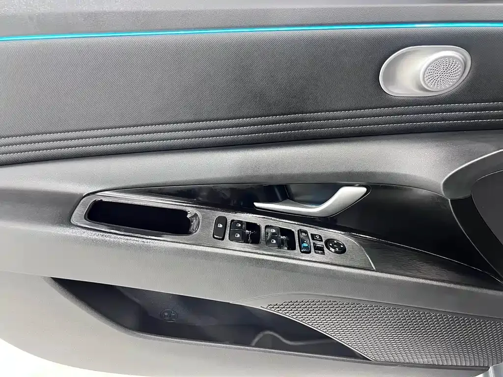 Hyundai Elantra — фото 10
