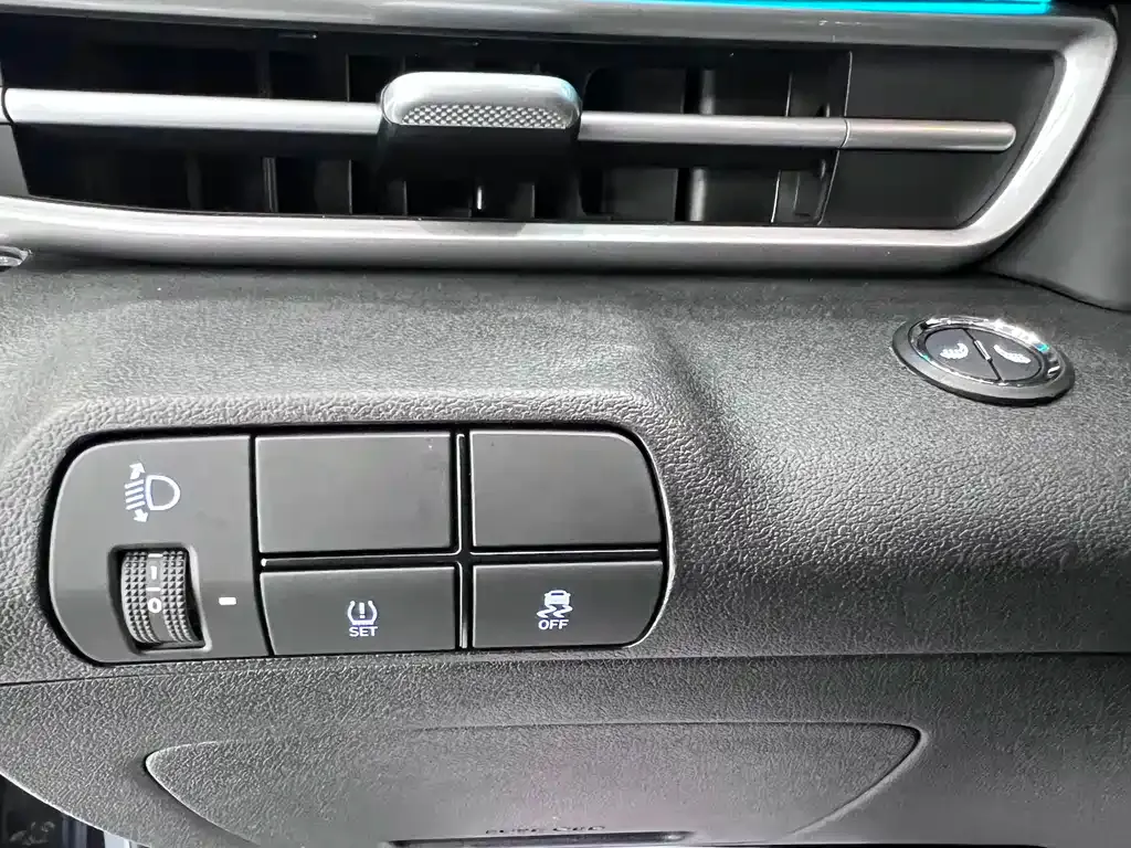 Hyundai Elantra — фото 8
