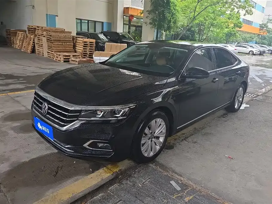 Volkswagen Passat — фото 1