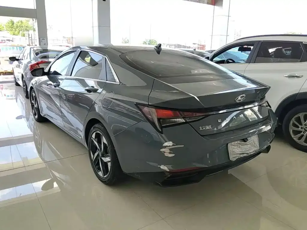 Hyundai Elantra — фото 4