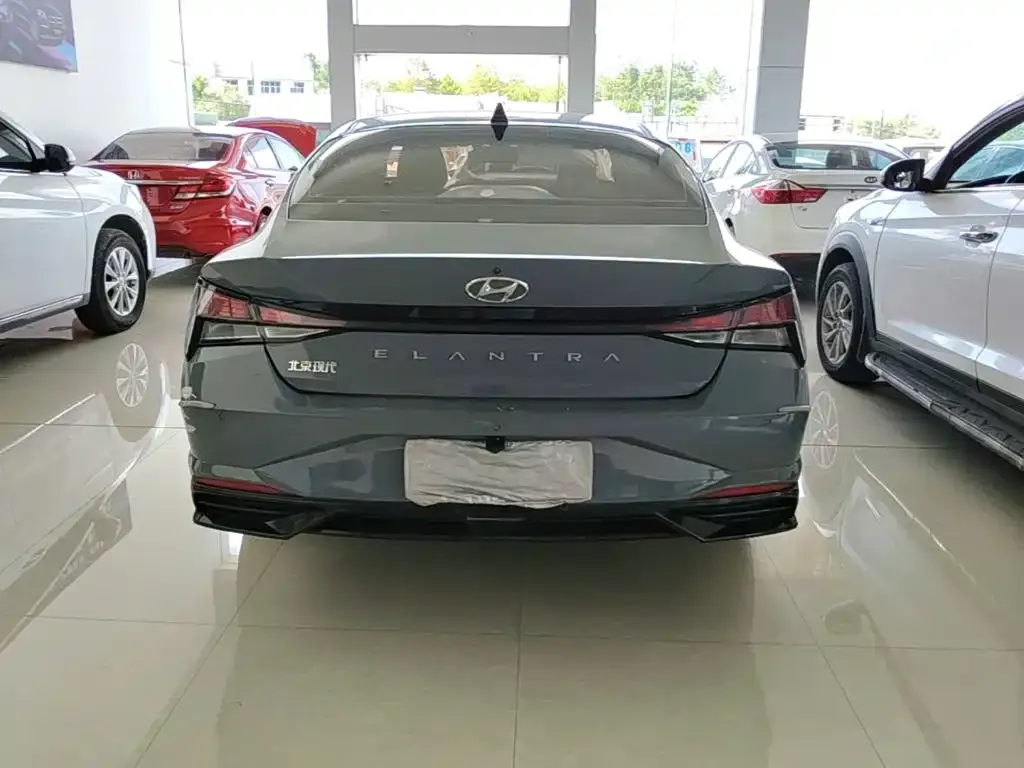 Hyundai Elantra — фото 8