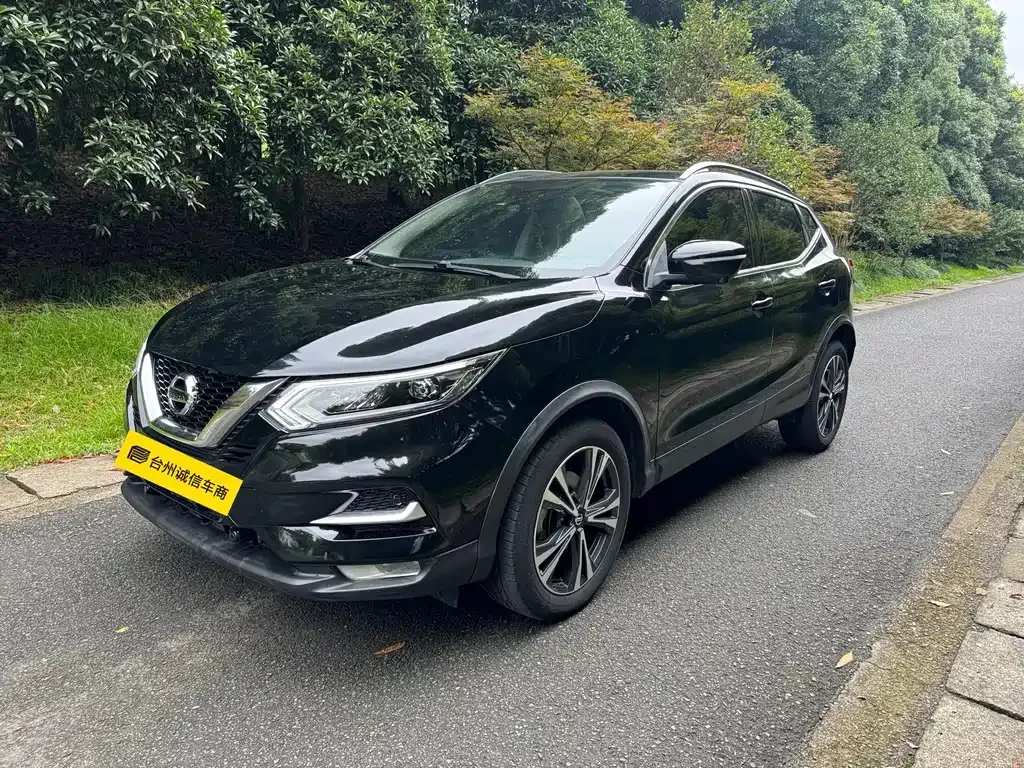 Nissan Qashqai — фото 1