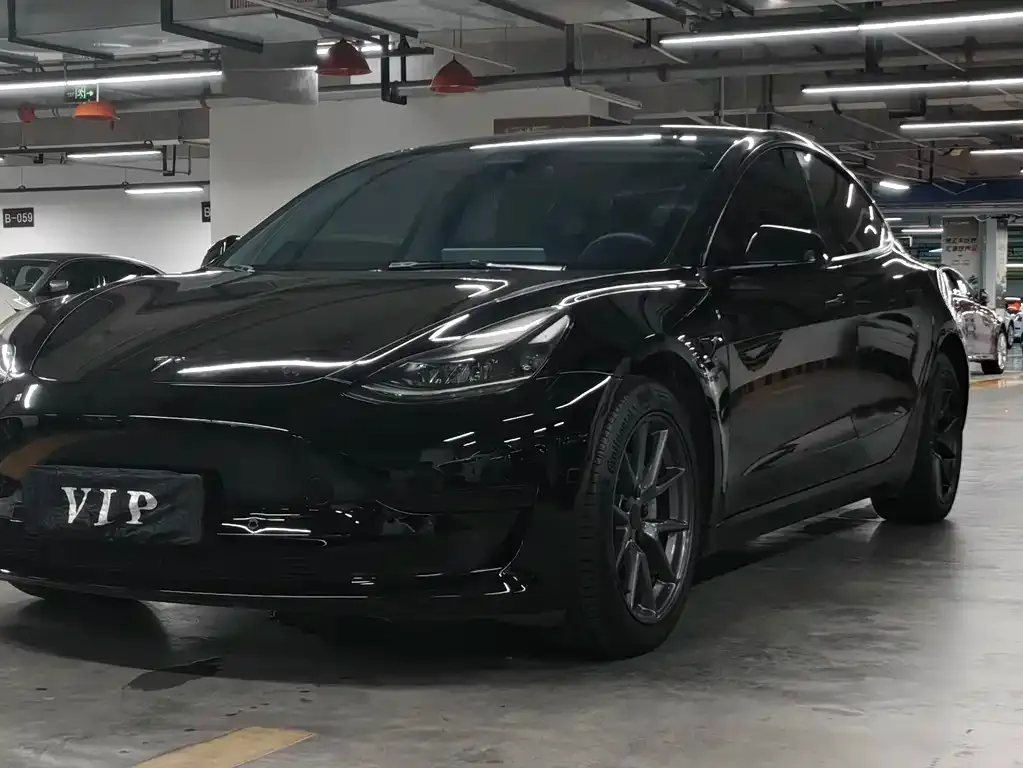Tesla Model 3 — фото 1