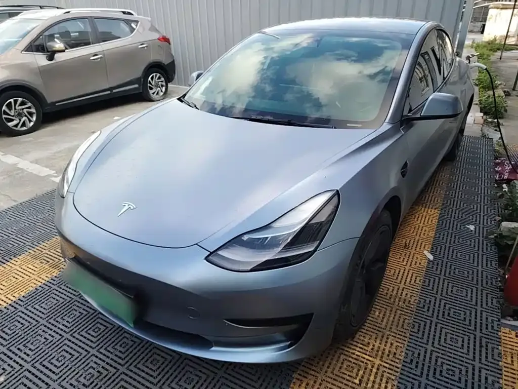 Tesla Model 3 — фото 1