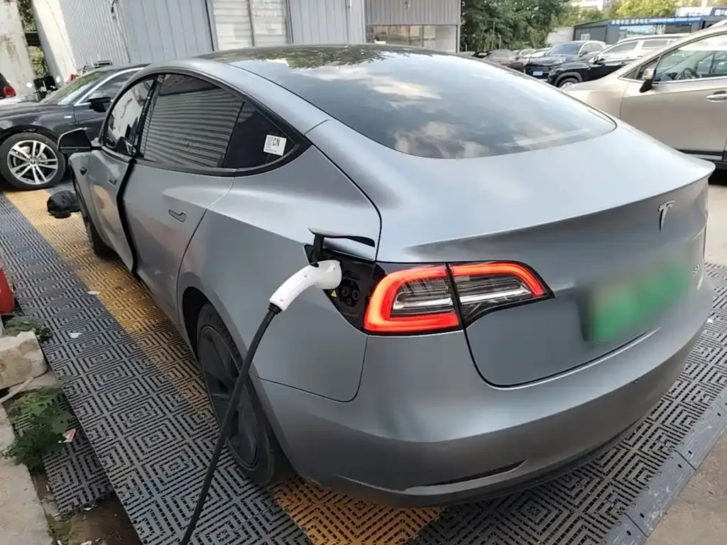 Tesla Model 3 — фото 10