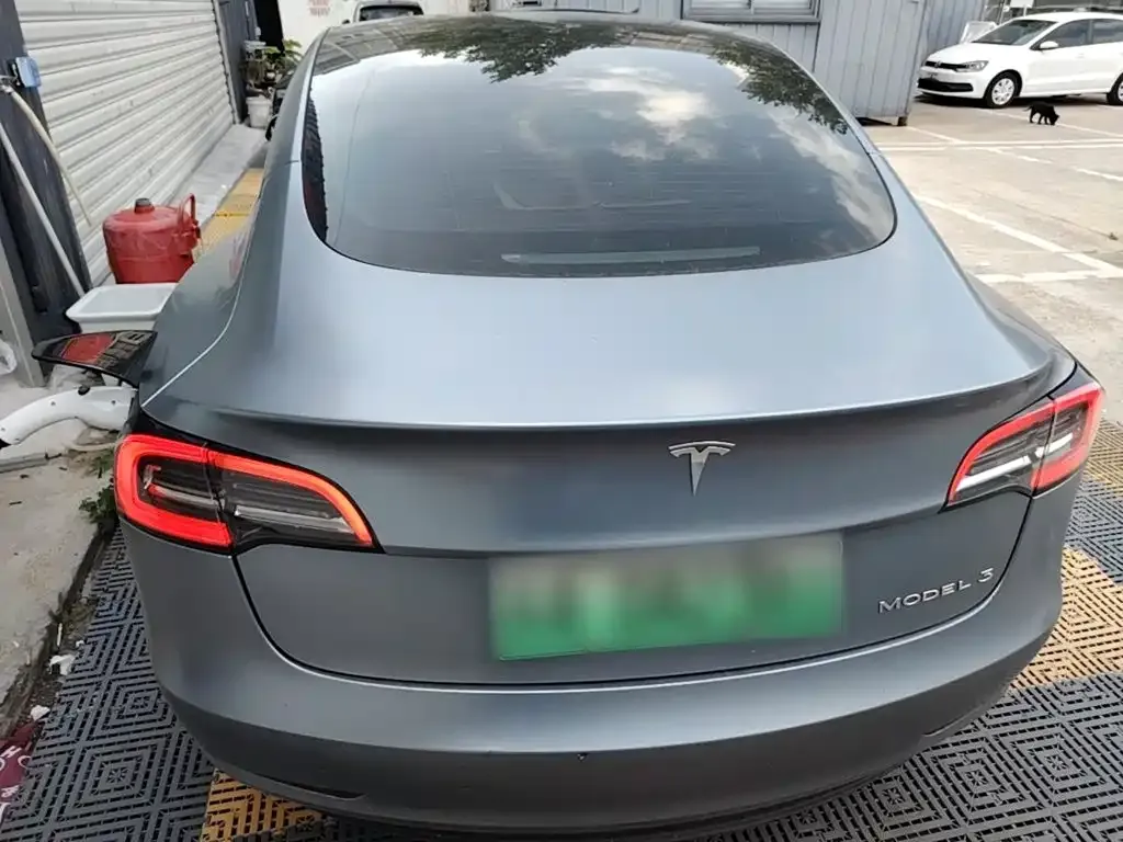 Tesla Model 3 — фото 8