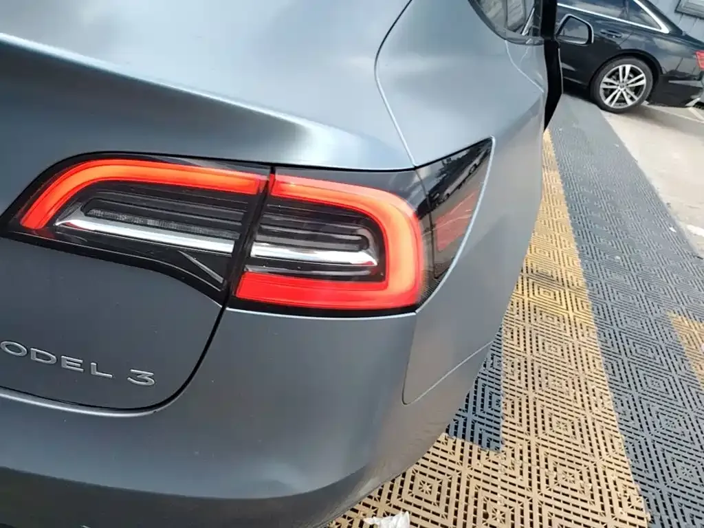 Tesla Model 3 — фото 3